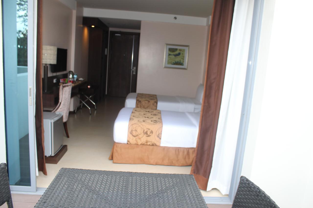 Kew Hotel Tagbilaran Екстериор снимка