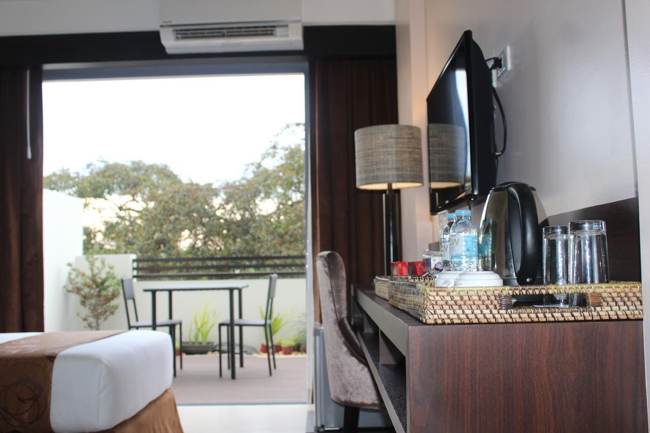 Kew Hotel Tagbilaran Екстериор снимка