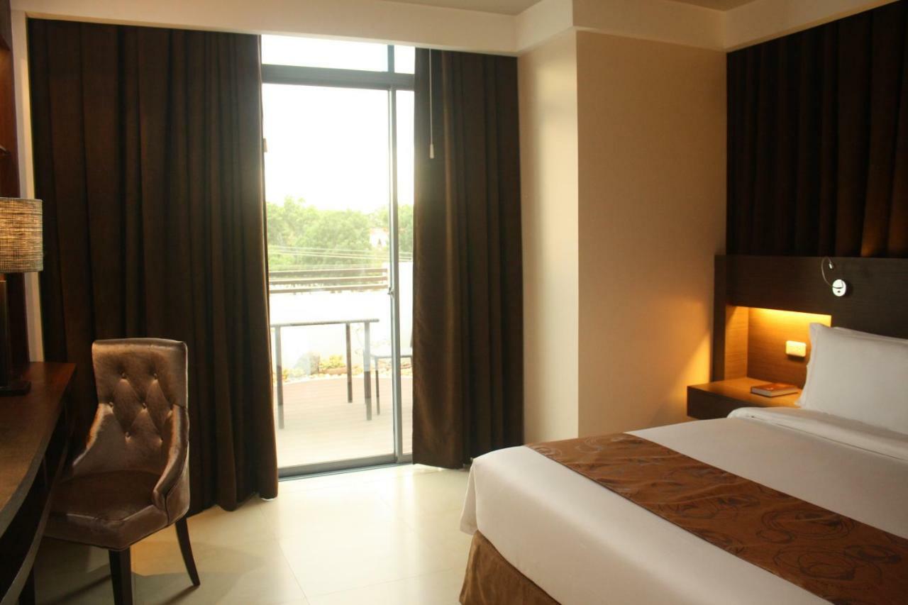 Kew Hotel Tagbilaran Екстериор снимка